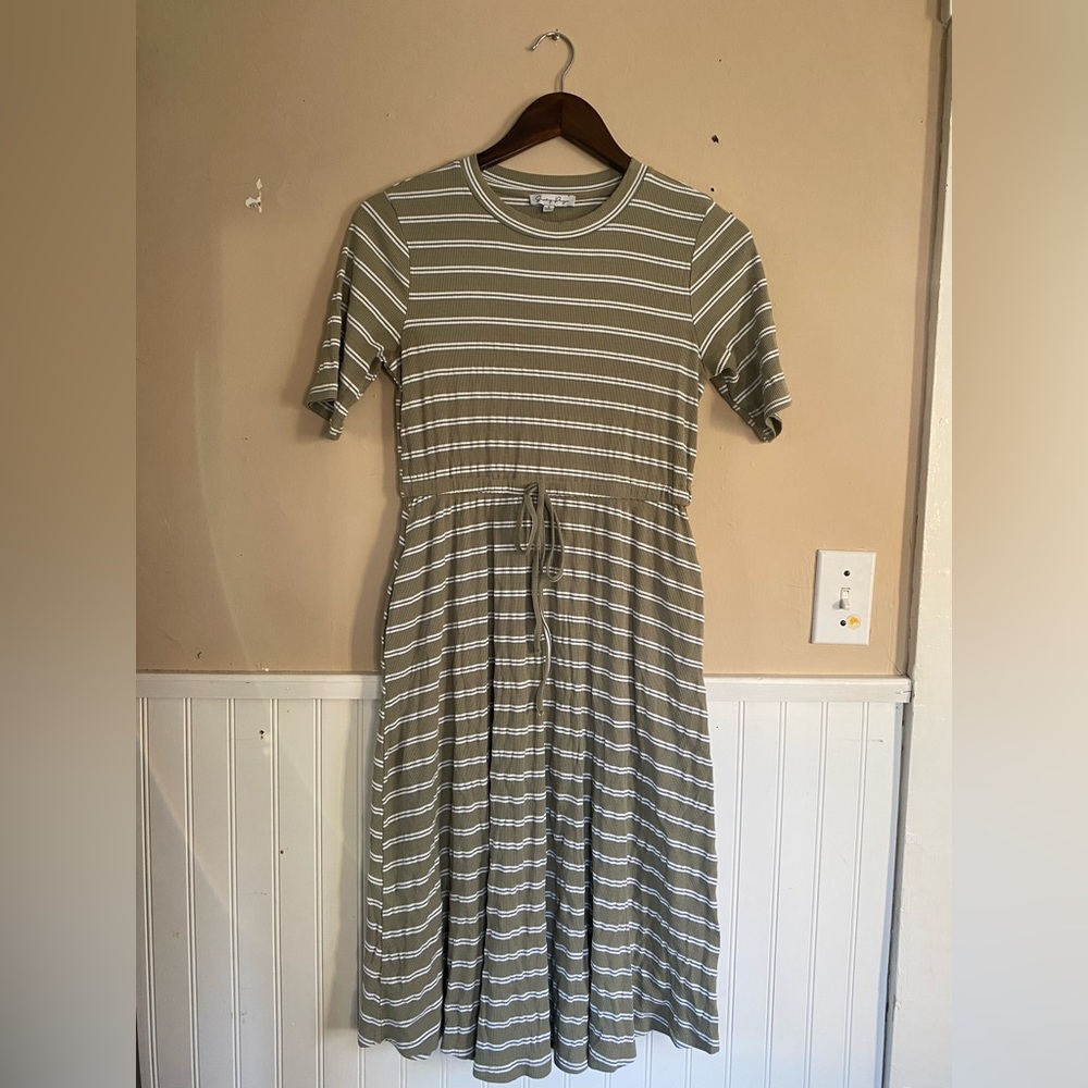 LIKE NEW Woman’s Small knit short sleeve midi dress olive green stripes